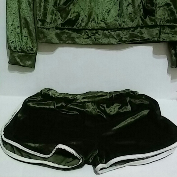 2PC Valour set w/ hoodie & shorts. Green 🌳 - Picture 2 of 5